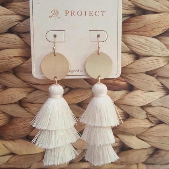 Jewelry - Trendy Boho Bohemian Style Natural White Tassel Earrings